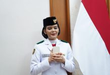 Di HUT ke-81 RI, Celina Olivia Bangga dan Terharu Bawa Baki Merah Putih di Hadapan Prabowo